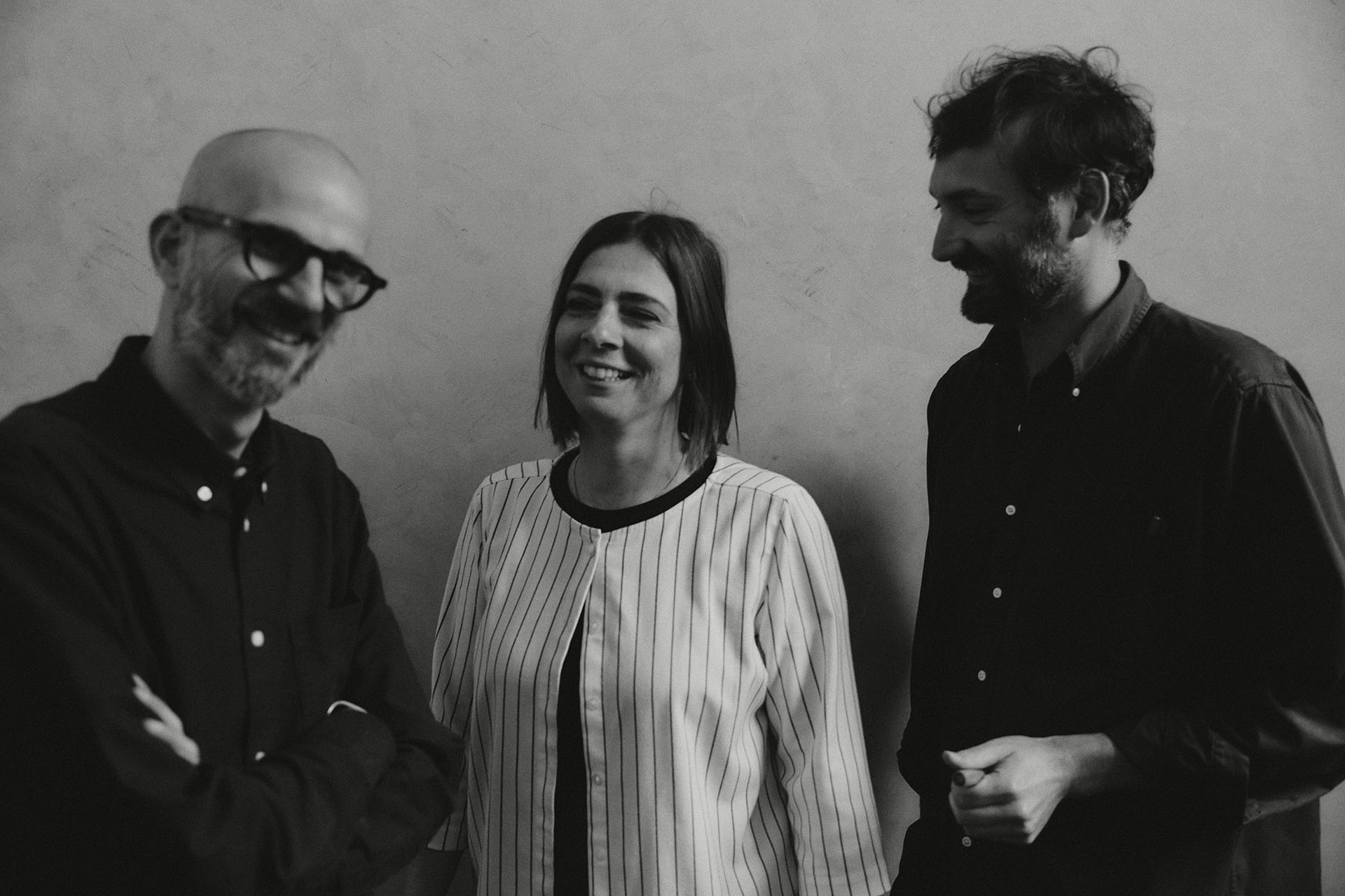 Foto di gruppo in bianco e nero dei tre partners di BFSA, composto da Antonello Sportillo, Ilaria Ferrari e Pietro Bodria